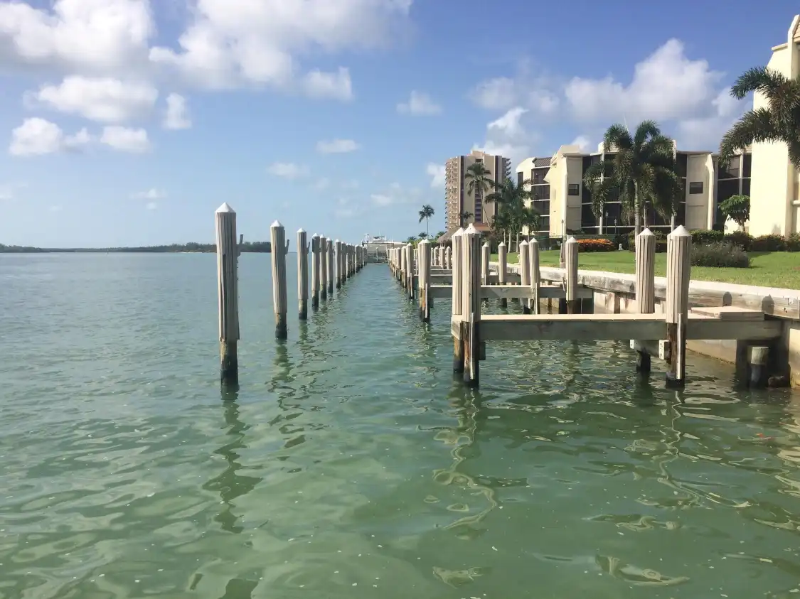 Hotel dekat Caxambas Boat Park