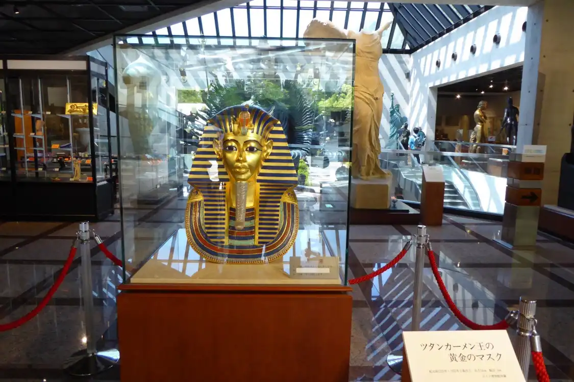 Hotels near Louvre Museum of Sculpture