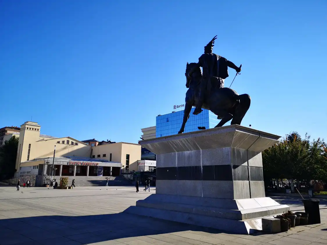Hotels near Skanderbeg statue