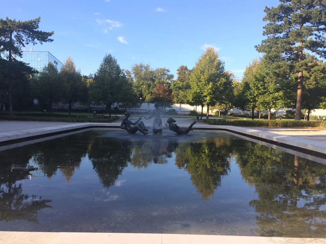 2_Fontain Joy of Life