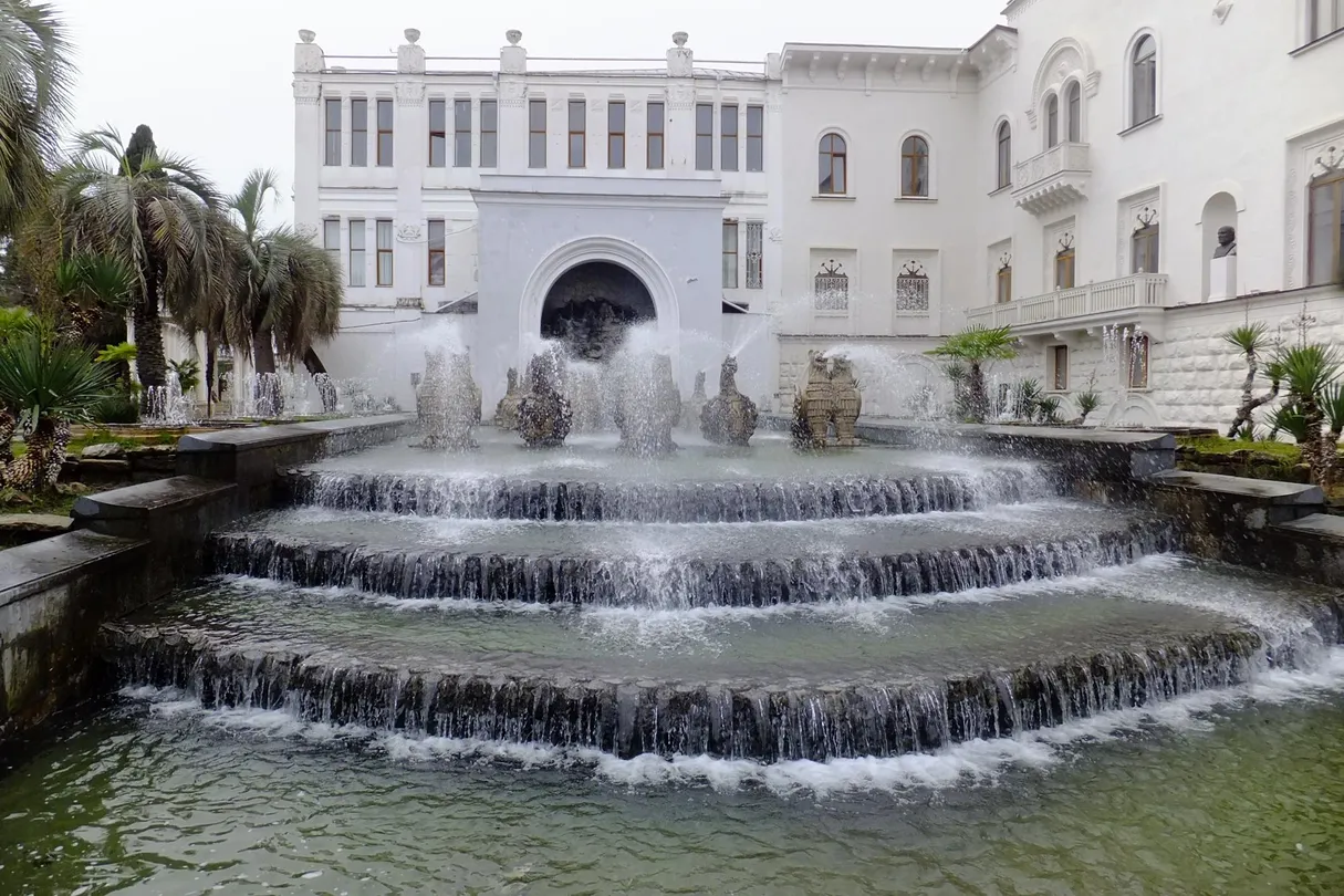 5_Fountain Griffins