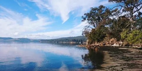 Snug Beach Cabin & Caravan Park