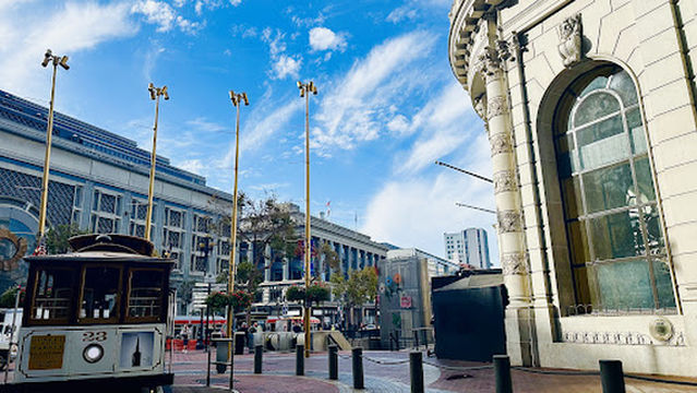 Cable Car Turnaround Powell St.