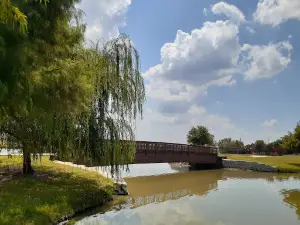 Heartland Park (Pool, Lake, Trail, Picnic, Sports)