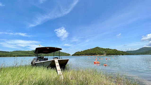 Yên Lập Lake