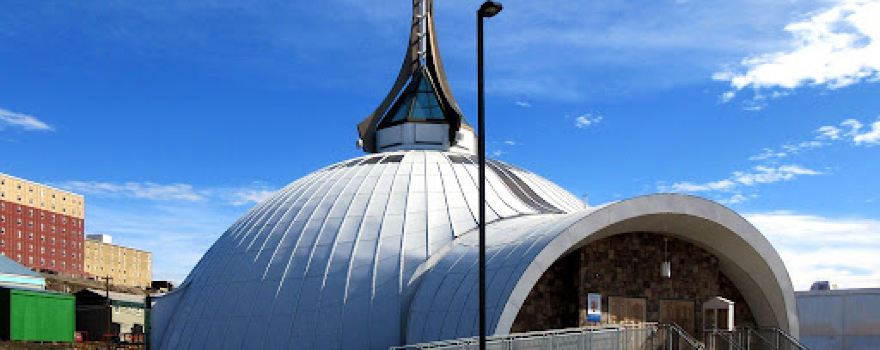 St. Jude's Anglican Cathedral ᔫᑎ ᐃᔾᔪᕐᓇᐃᑦᑐᖅ ᑐᒃᓯᐊᕕᔾᔪᐊᖓ