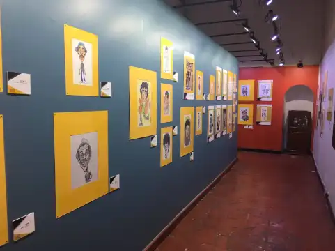 โรงแรมใกล้Museo de la Caricatura