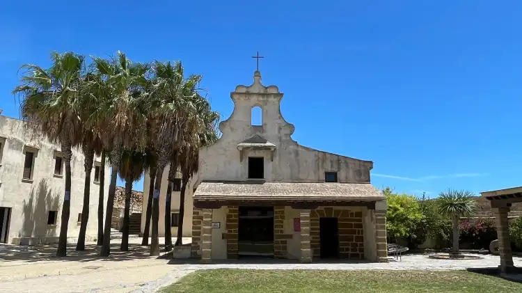 Hotels near Castillo de Santa Catalina
