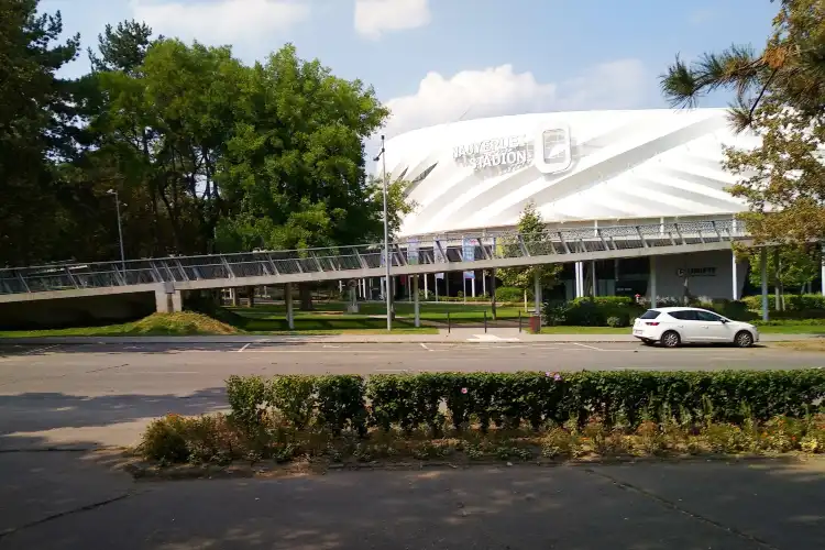 Hotels near Great Forest Park