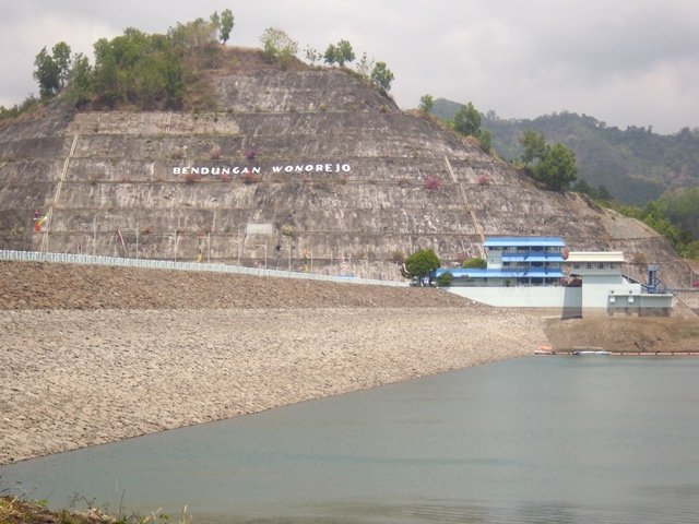 Bendungan Wonorejo – Wisata Alam & Rekreasi Air