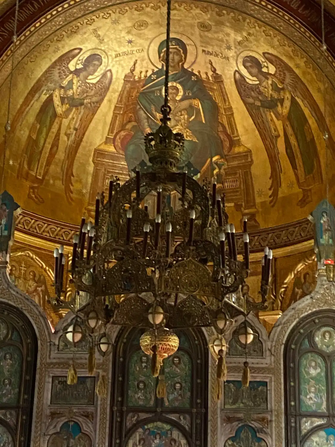 Hotel dekat Church of the Three Hierarchs