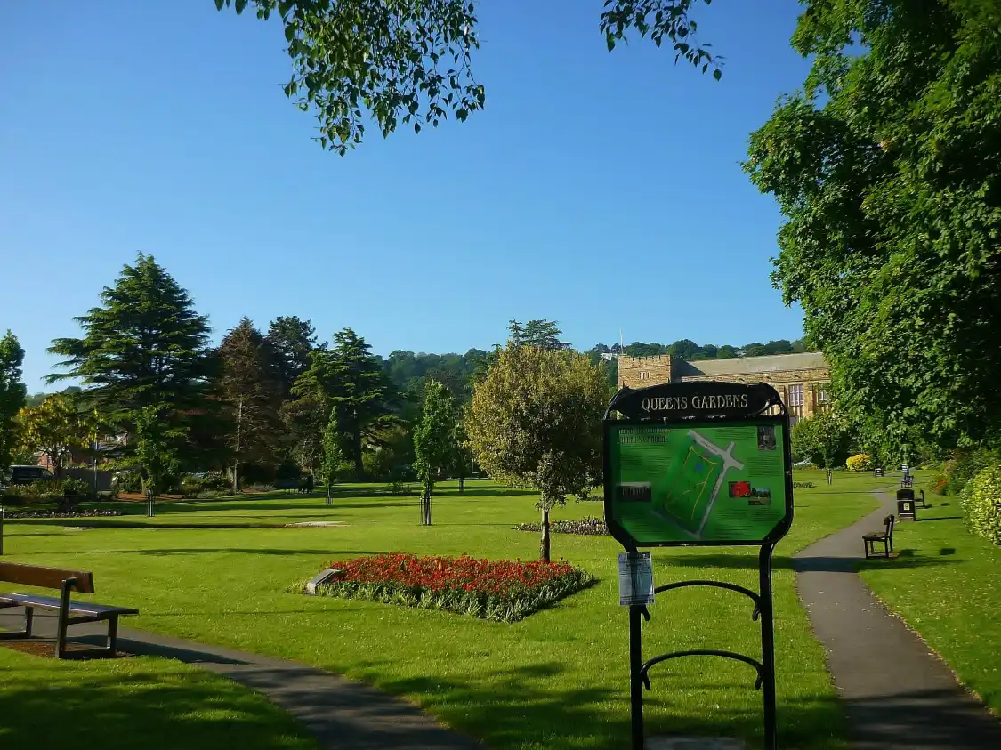 Hotels near Queens Gardens