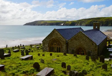Eglwys Hywyn Sant - St Hywyn's Church