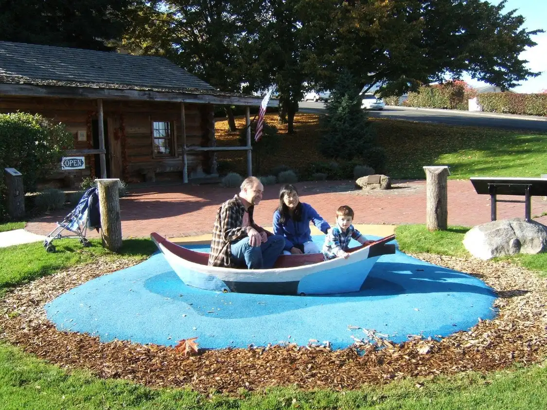 Отели рядом с достопримечательностью «Job Carr Cabin Museum»