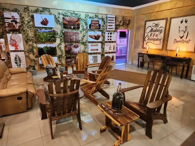 Hotels near Vivaldi Cigars