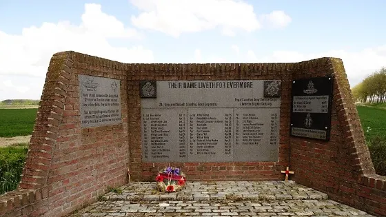 Canadees Herdenkingsmonument Ijzendijke - Sluis
