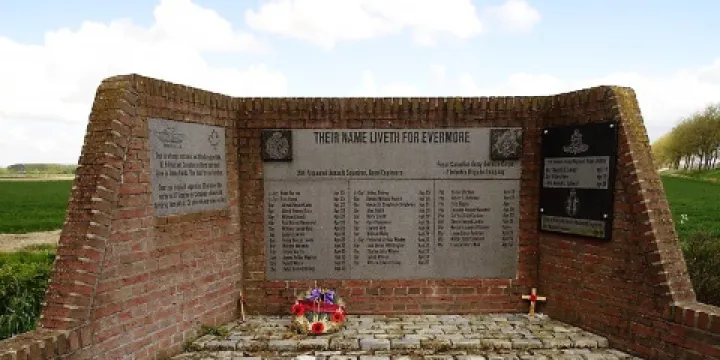 Canadees Herdenkingsmonument Ijzendijke - Sluis
