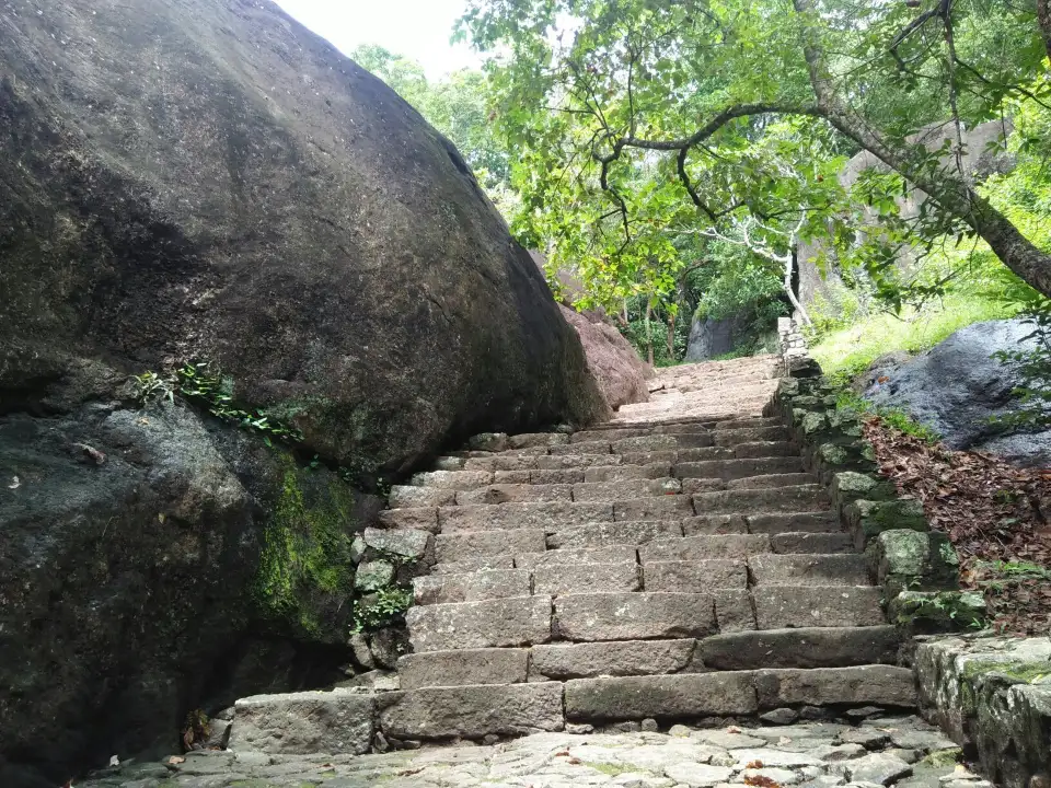 2_Dambadeniya Maliga Gala