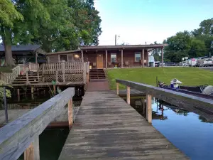 Sportsman's Lodge