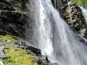 Vuoksajohka waterfall
