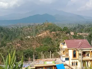 Tugu Bumi Sekala Bekhak