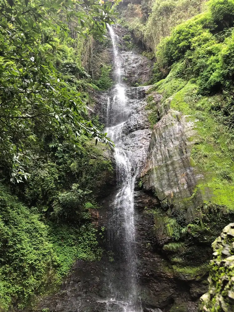 Hotels near Chadwick Falls
