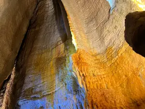Bluff Dwellers Cave