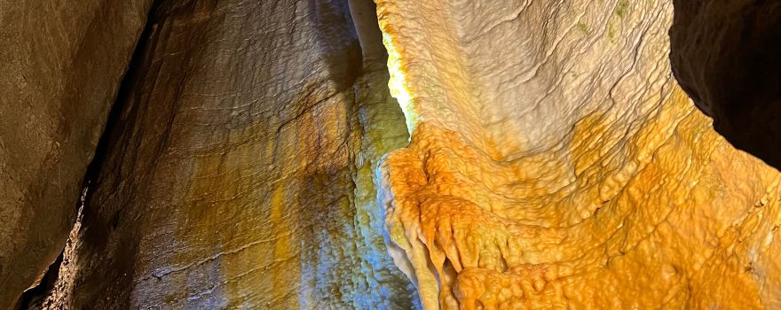 Bluff Dwellers Cave