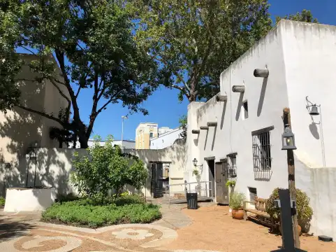 鄰近西班牙總督府的酒店