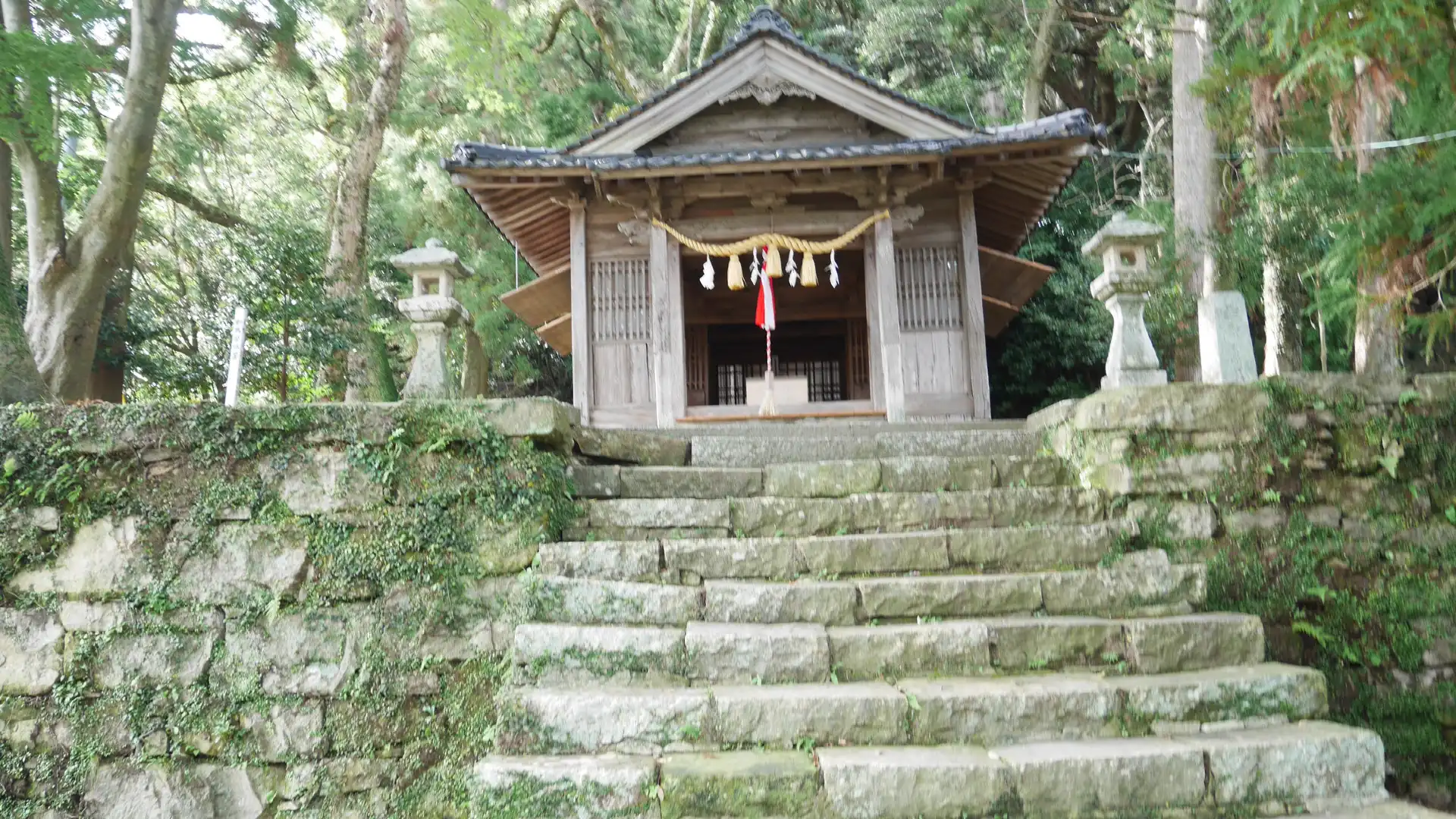 Hotels near Izuhara Hachimangu Shrine
