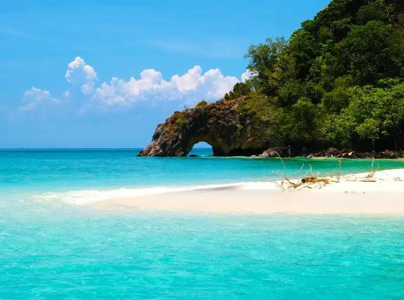 Hotels near Lonely Beach