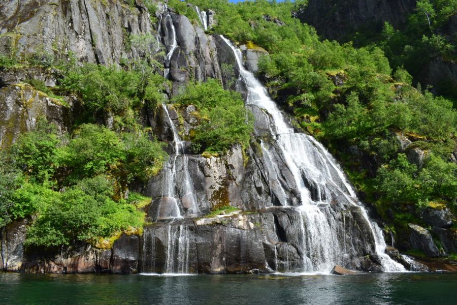Trondheim to Svolvaer Flights
