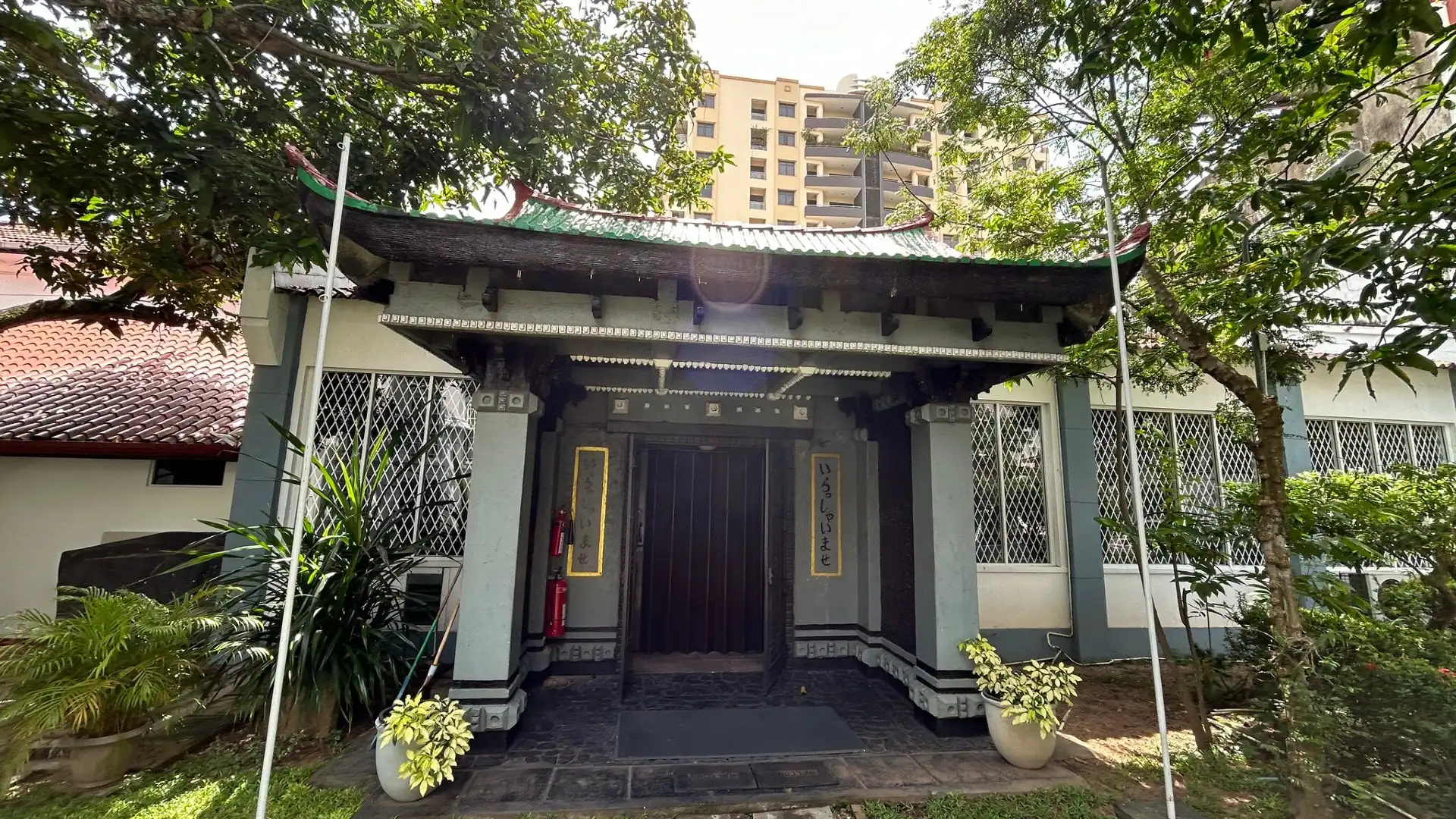 Hotels near J R Jayawardena Centre, Town Hall