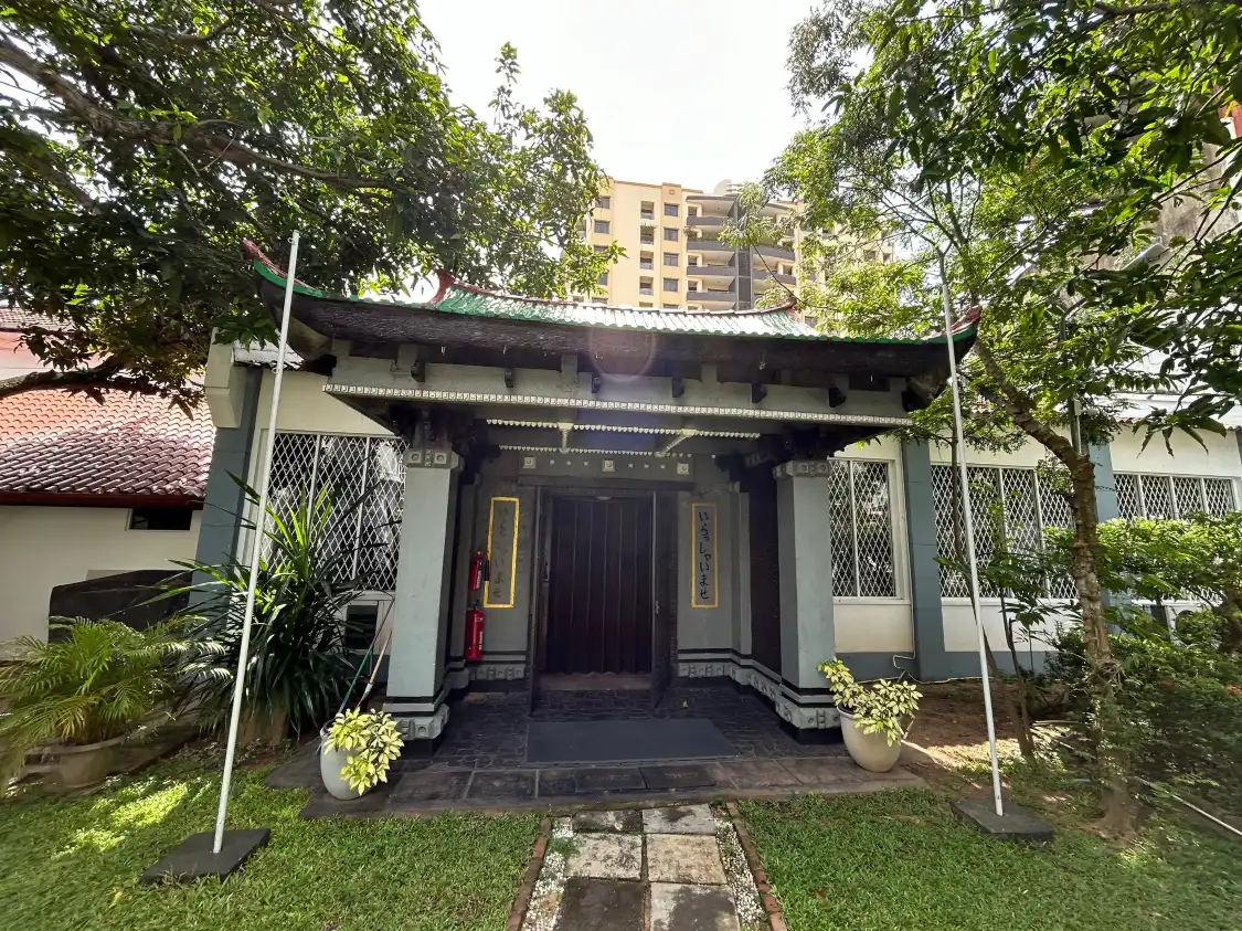 Hotels near J R Jayawardena Centre, Town Hall