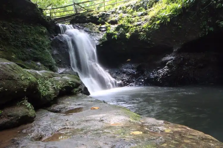 Hotels near El Kabayo Waterfalls