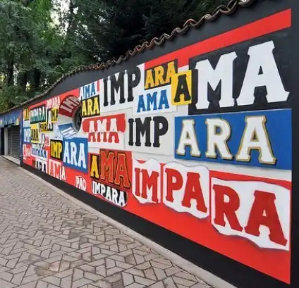 Hotel in zona Il Murales Per Festeggiare Campari e La Sua Storia Tutta Sestese