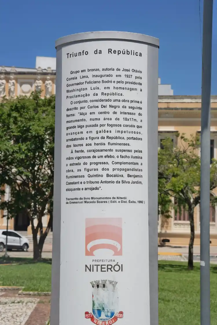 Hotels near Praça da República