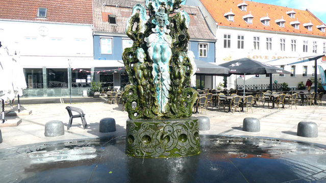 Slattenpatten Og Hendes Dotre