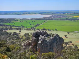 Bluff Picnic Area And Lookout