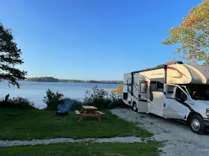 Lake Breeze Campground & Cottages