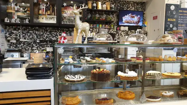 Hotels near Mercado de Alges