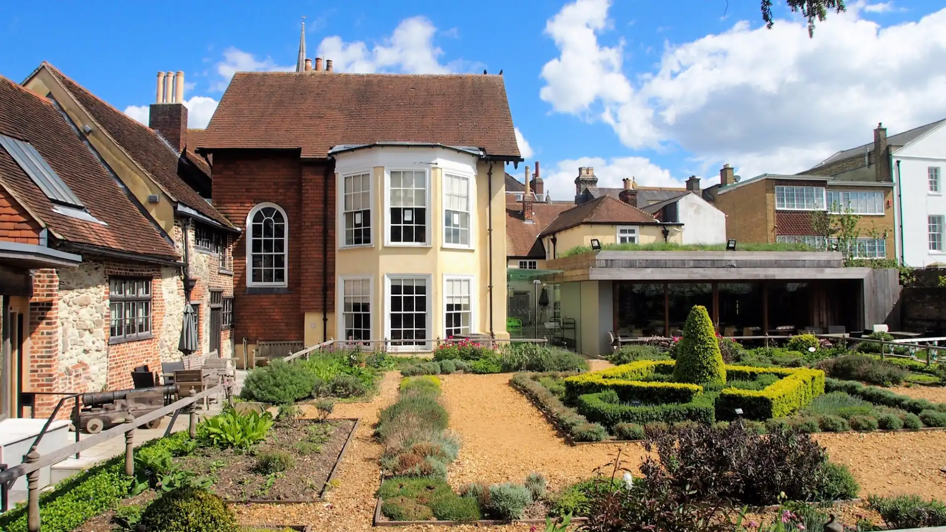Hotels near Tudor House & Garden