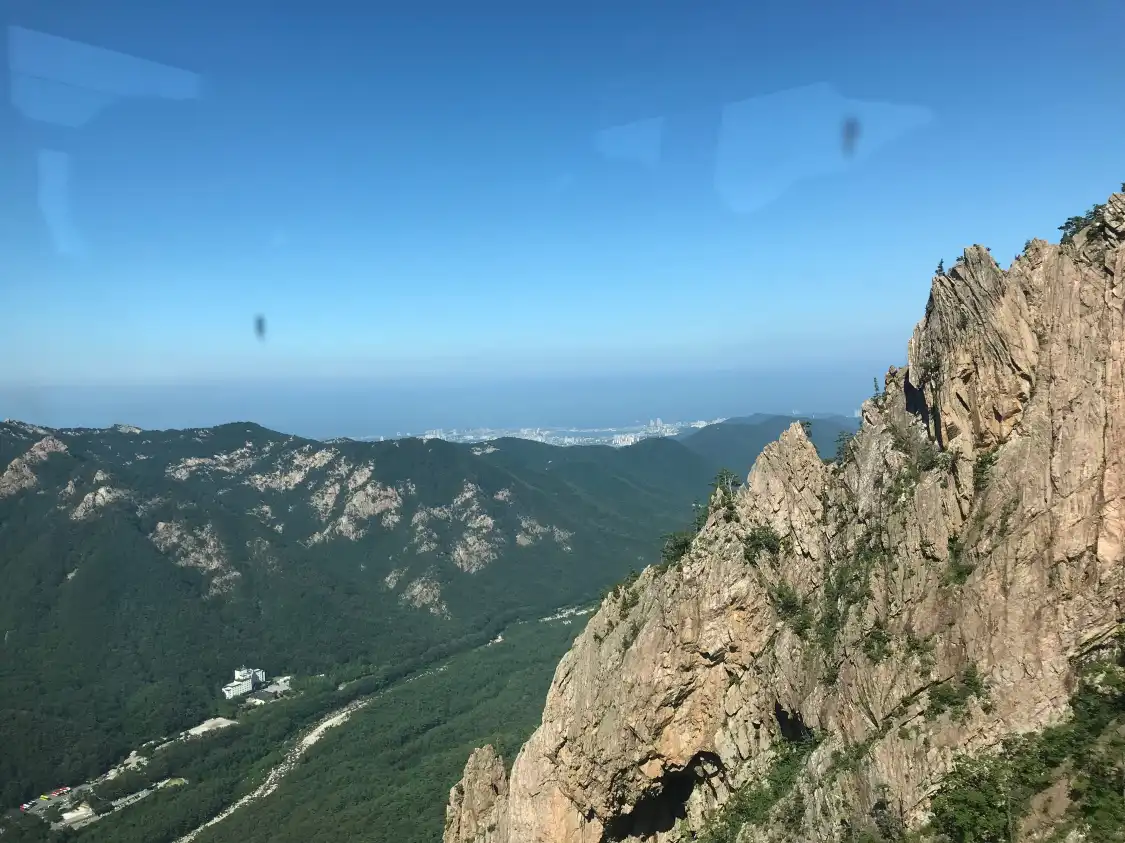 Hotels near Gwon Geum Seong Fortress