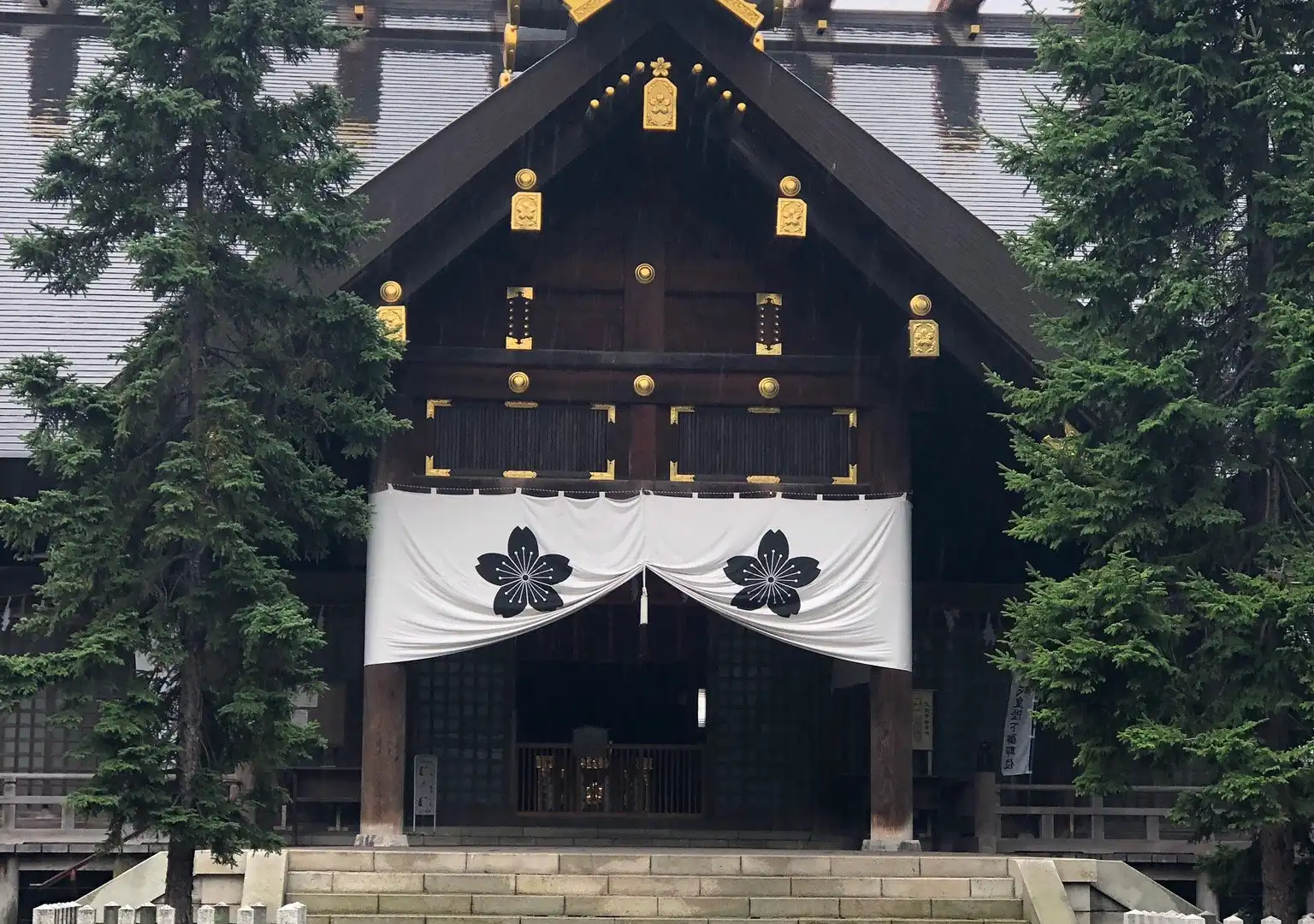 Hotels near Kamikawa Shrine
