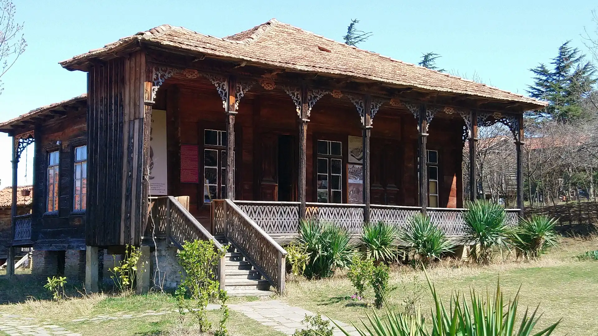 Hotel dekat Open Air Museum of Ethnography