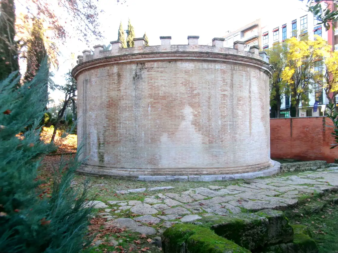 Hotels near Roman Mausoleum