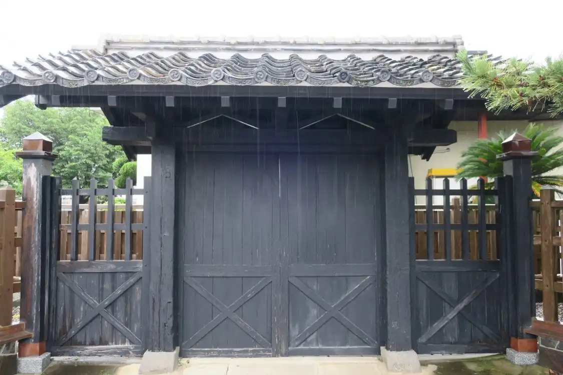 Hotel dekat Gokokan Onarimon