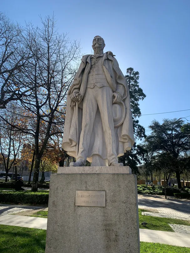 3_Estatua de Ramalho Ortigao