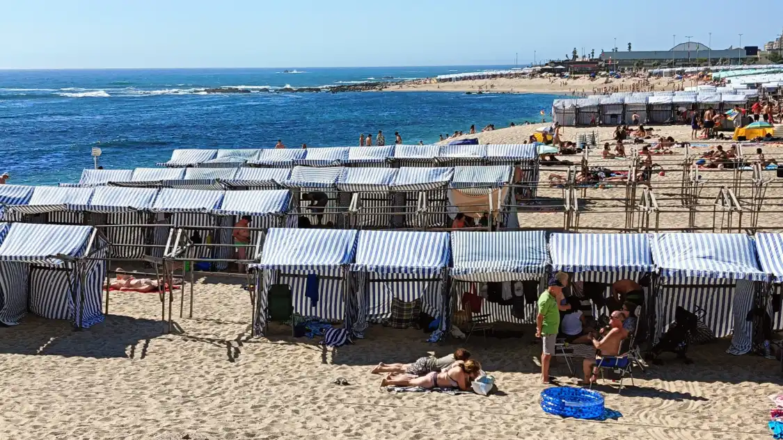 Hotels near Praia Redonda