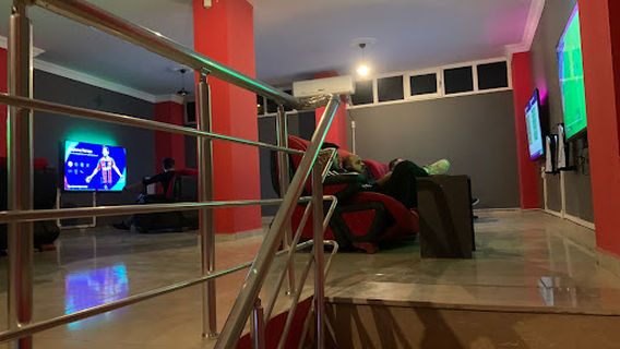 90+3 PlayStation Cafe